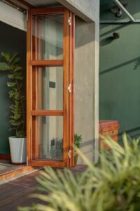 Kusen Aluminium Warna Kayu