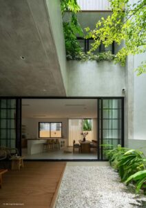 Kusen Aluminium di Rumah Tropis