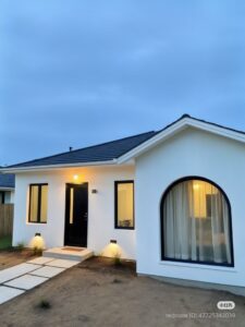 Kusen Aluminium Hitam: Look Mewah di Lahan Sempit