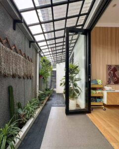 Kusen Aluminium Tempered Glass vs Kaca Biasa