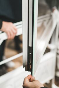 Perbedaan Kusen Aluminium dan UPVC