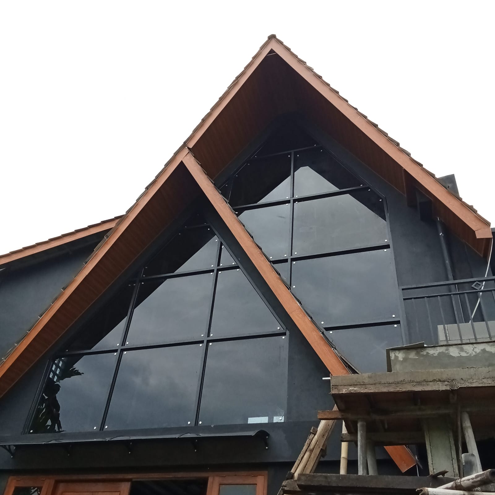 Pilih Kusen Aluminium atau Kayu untuk Rumah Bantul?